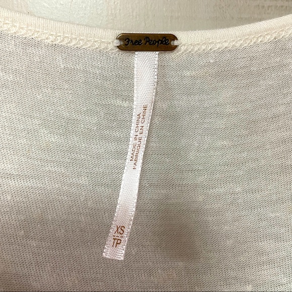 Free People White Cold Shoulder Short Sleeve Knit Top XS - Picture 4 of 6